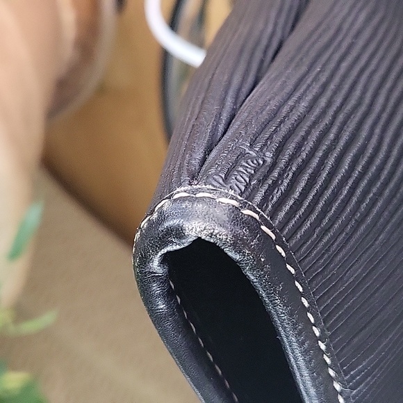 Salvatore Ferragamo Large Black Tote - Picture 6 of 17